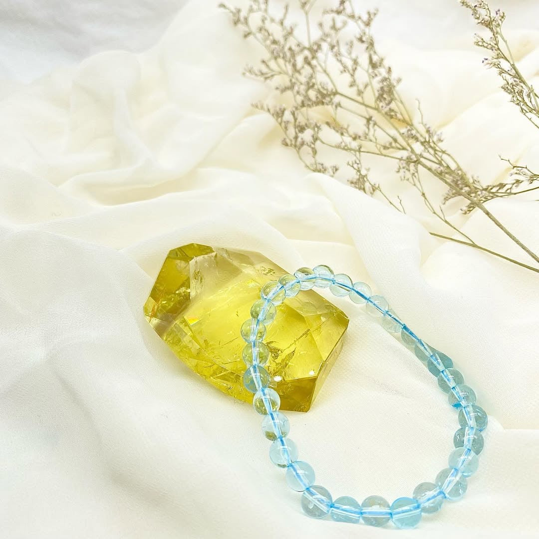 晶瑩極透體隱山黃水晶隨形